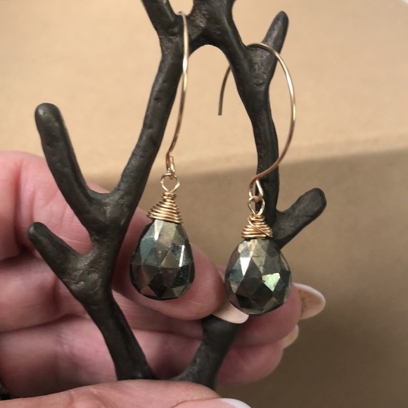 Gold filled earrings hoops style with faceted pyrite teardrop gemstone - Picture 3 of 4